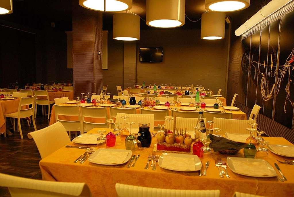Hotel Scigliano روسانو المطعم الصورة