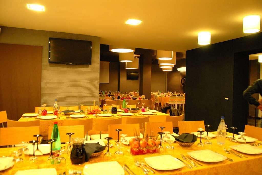 Hotel Scigliano روسانو المطعم الصورة
