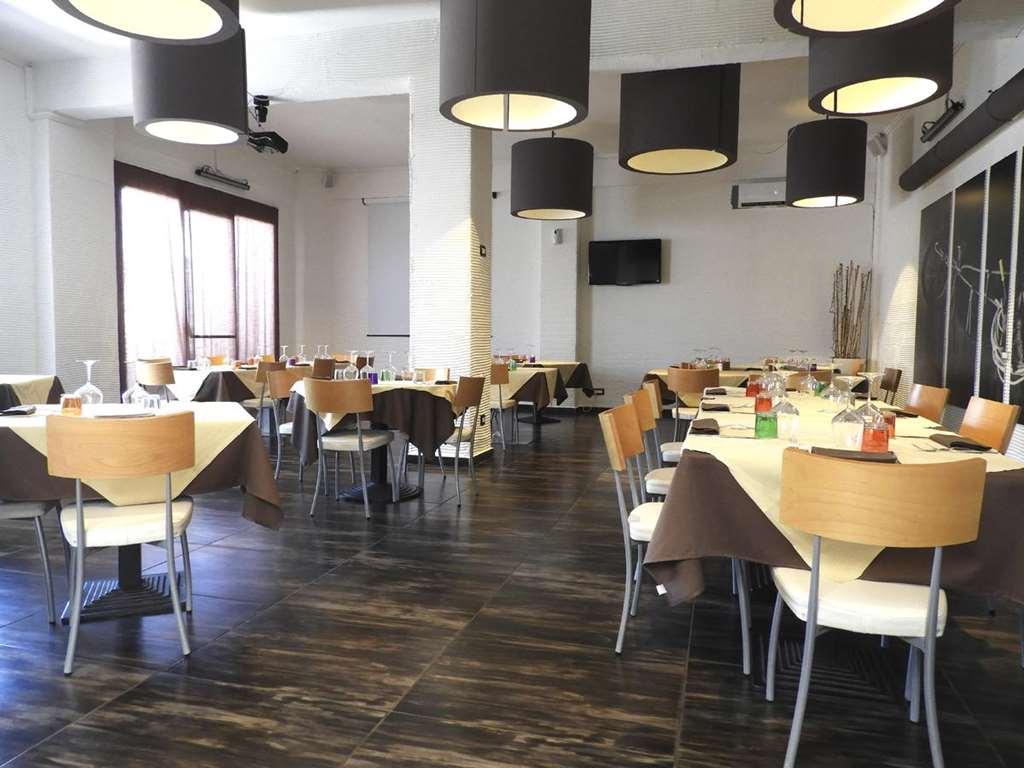 Hotel Scigliano روسانو المطعم الصورة