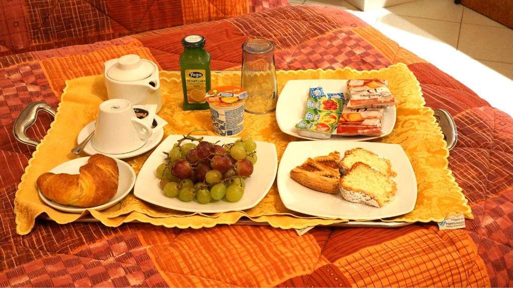 Hotel Scigliano روسانو المطعم الصورة